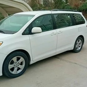 Toyota Sienna 2017