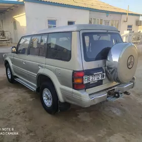 Mitsubishi Montero 1993