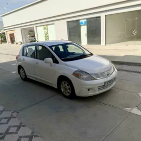 Nissan Versa 2012