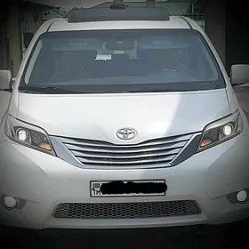 Toyota Sienna 2010