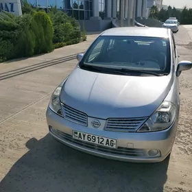 Nissan Tiida 2006