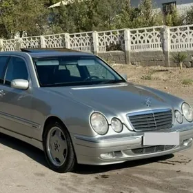 Mercedes-Benz E320 2001