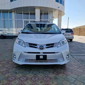 Toyota Sienna 2019