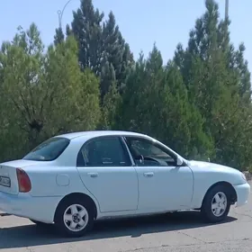 Daewoo Lanos 2001