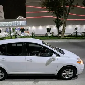 Nissan Versa 2012