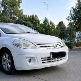 Nissan Versa 2012