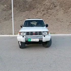 Mitsubishi Montero 1995