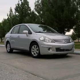 Nissan Tiida 2011