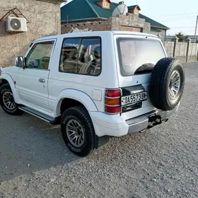 Mitsubishi Pajero 1993