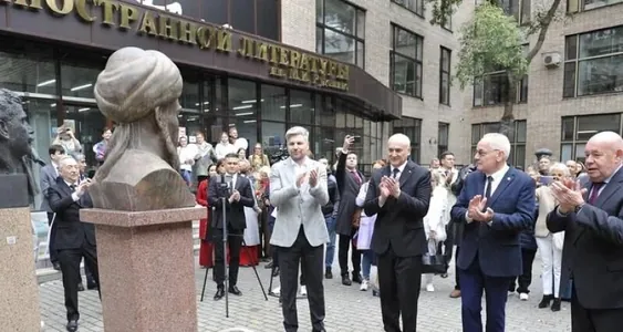 Moskwada dabaraly ýagdaýda Magtymguly Pyragynyň heýkeli açyldy