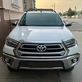 Toyota Hilux 2023