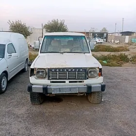 Mitsubishi Pajero 1990