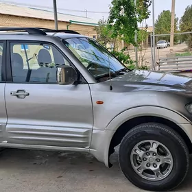 Mitsubishi Pajero 2002