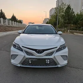 Toyota Camry 2018