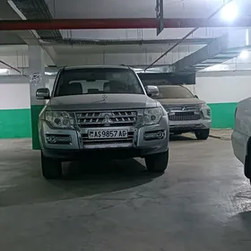 Mitsubishi Pajero 2015