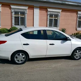 Nissan Versa 2013