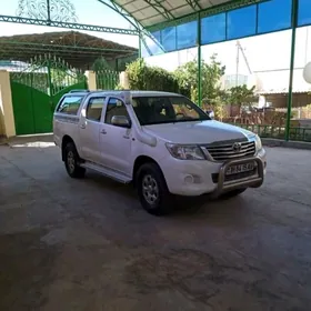 Toyota Hilux 2013