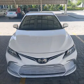 Toyota Camry 2021