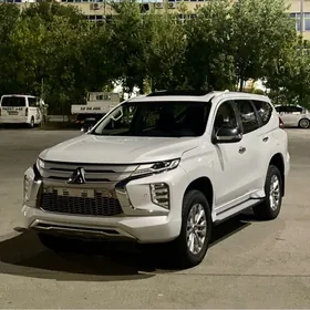 Mitsubishi Pajero 2020