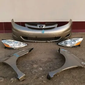 Toyota Sienna oñi fara angar.