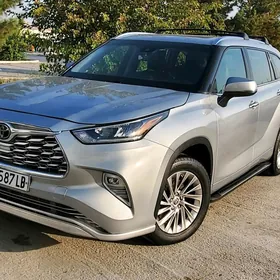 Toyota Highlander 2021