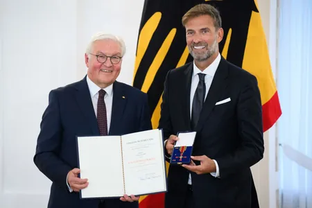 Ýurgen Klopp Germaniýanyň Prezidenti tarapyndan ýurduň öňünde bitiren hyzmatlary üçin sylaglandy