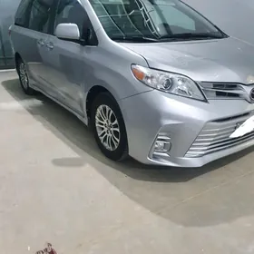 Toyota Sienna 2019