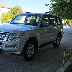 Mitsubishi Pajero 2015