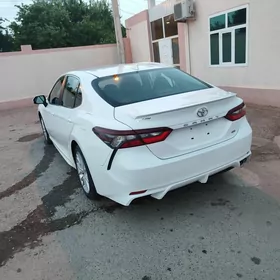 Toyota Camry 2021