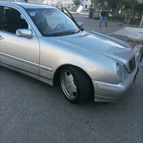 Mercedes-Benz E320 2001