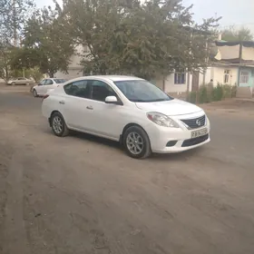 Nissan Versa 2013