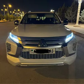 Mitsubishi Pajero 2020