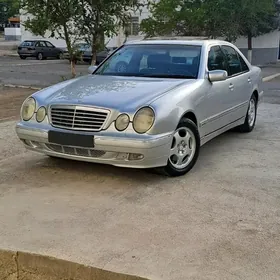 Mercedes-Benz E320 2001