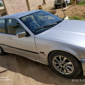 BMW 320 1992