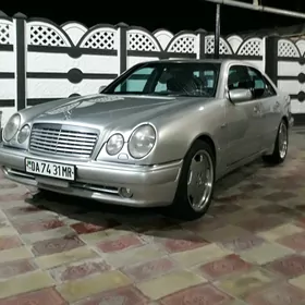 Mercedes-Benz E320 2001