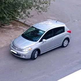 Nissan Versa 2011