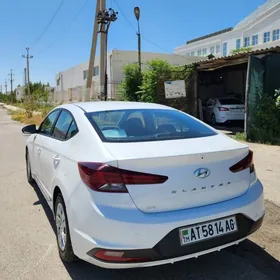 Hyundai Elantra 2019