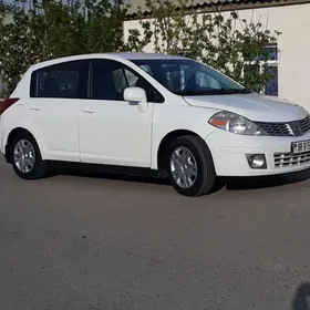 Nissan Versa 2011