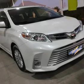 Toyota Sienna 2018