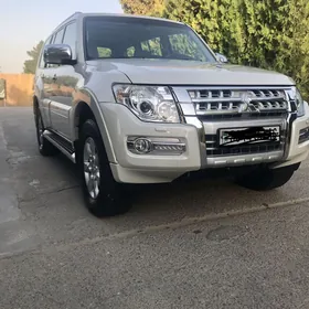 Mitsubishi Pajero 2015