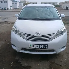 Toyota Sienna 2010