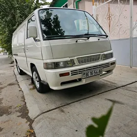 Nissan Urvan 2001