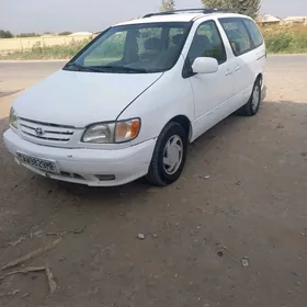 Toyota Sienna 2002