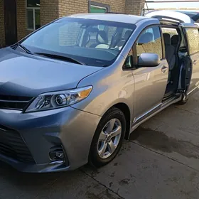 Toyota Sienna 2019