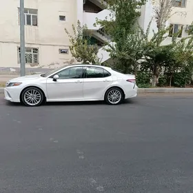 Toyota Camry 2019