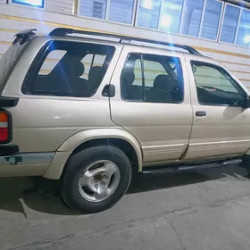 Nissan Pathfinder 2000