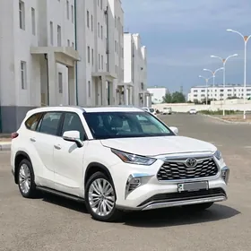 Toyota Highlander 2021