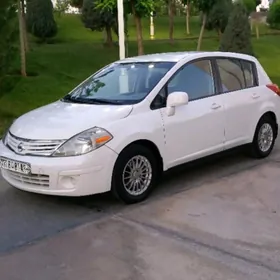 Nissan Versa 2011