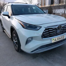 Toyota Highlander 2021