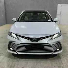 Toyota Camry 2024